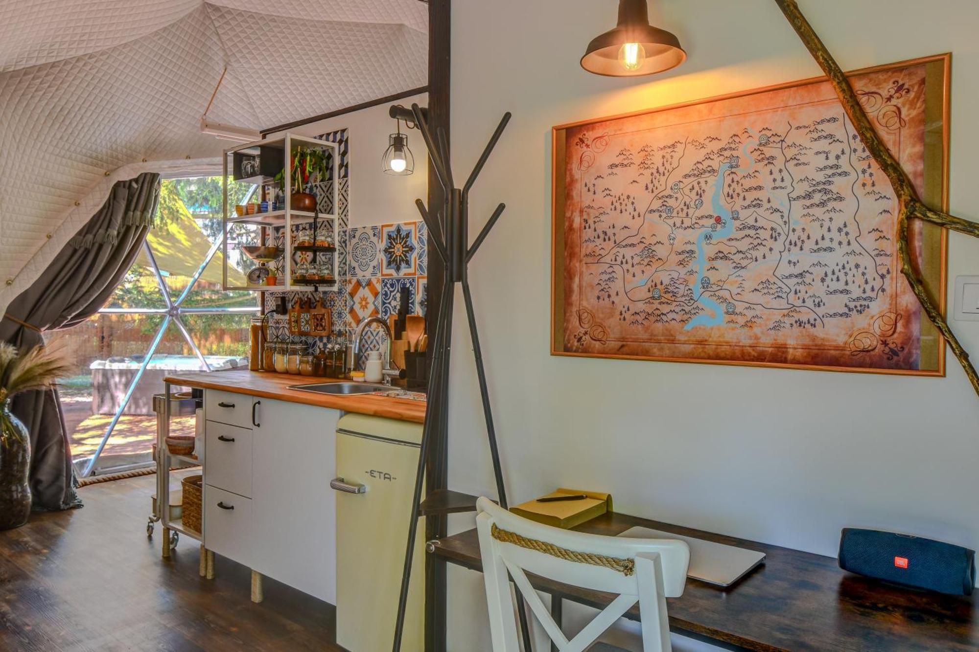 Tiche Misto Glamping Hotel Slapy Kültér fotó