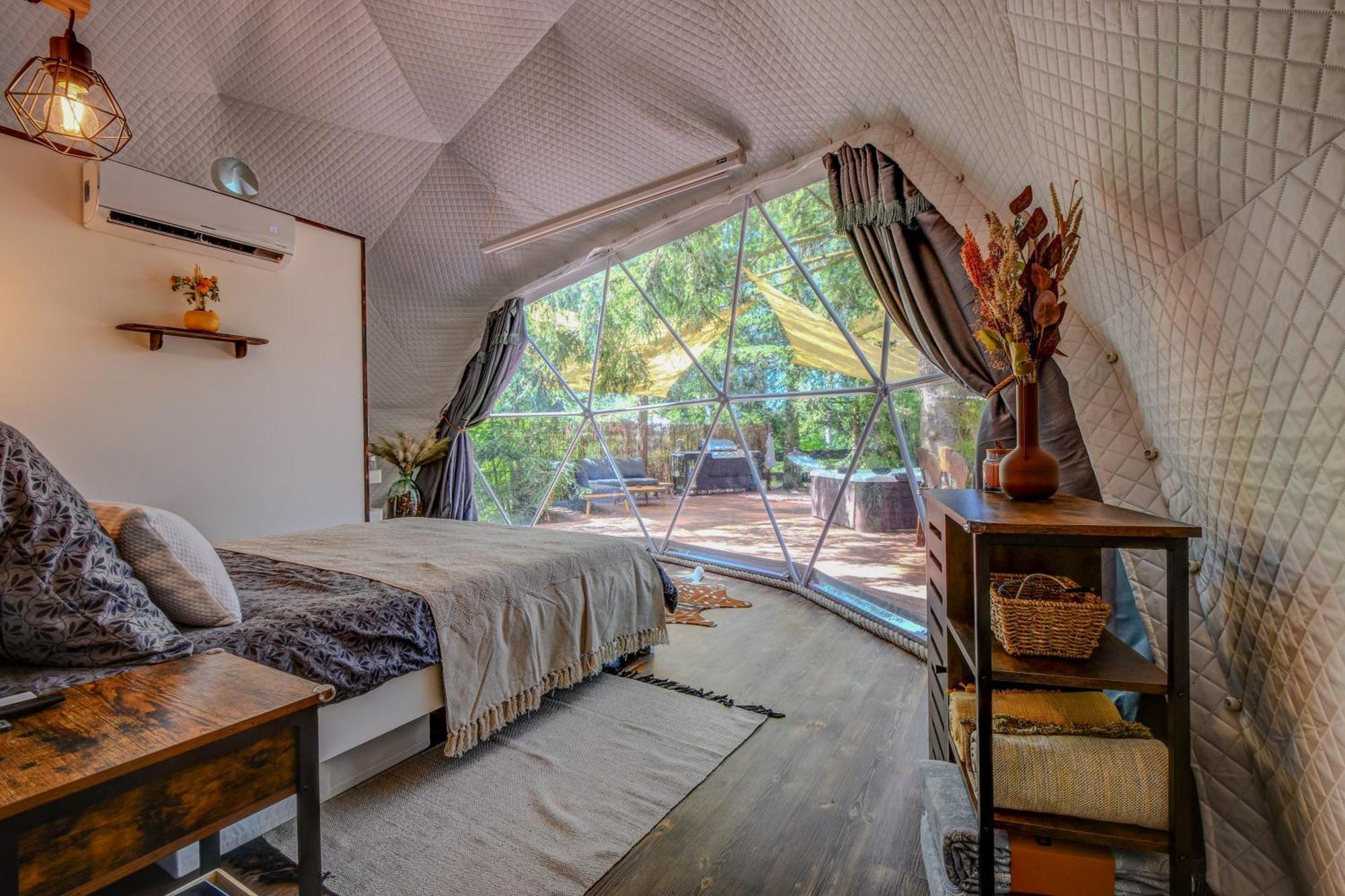 Tiche Misto Glamping Hotel Slapy Kültér fotó
