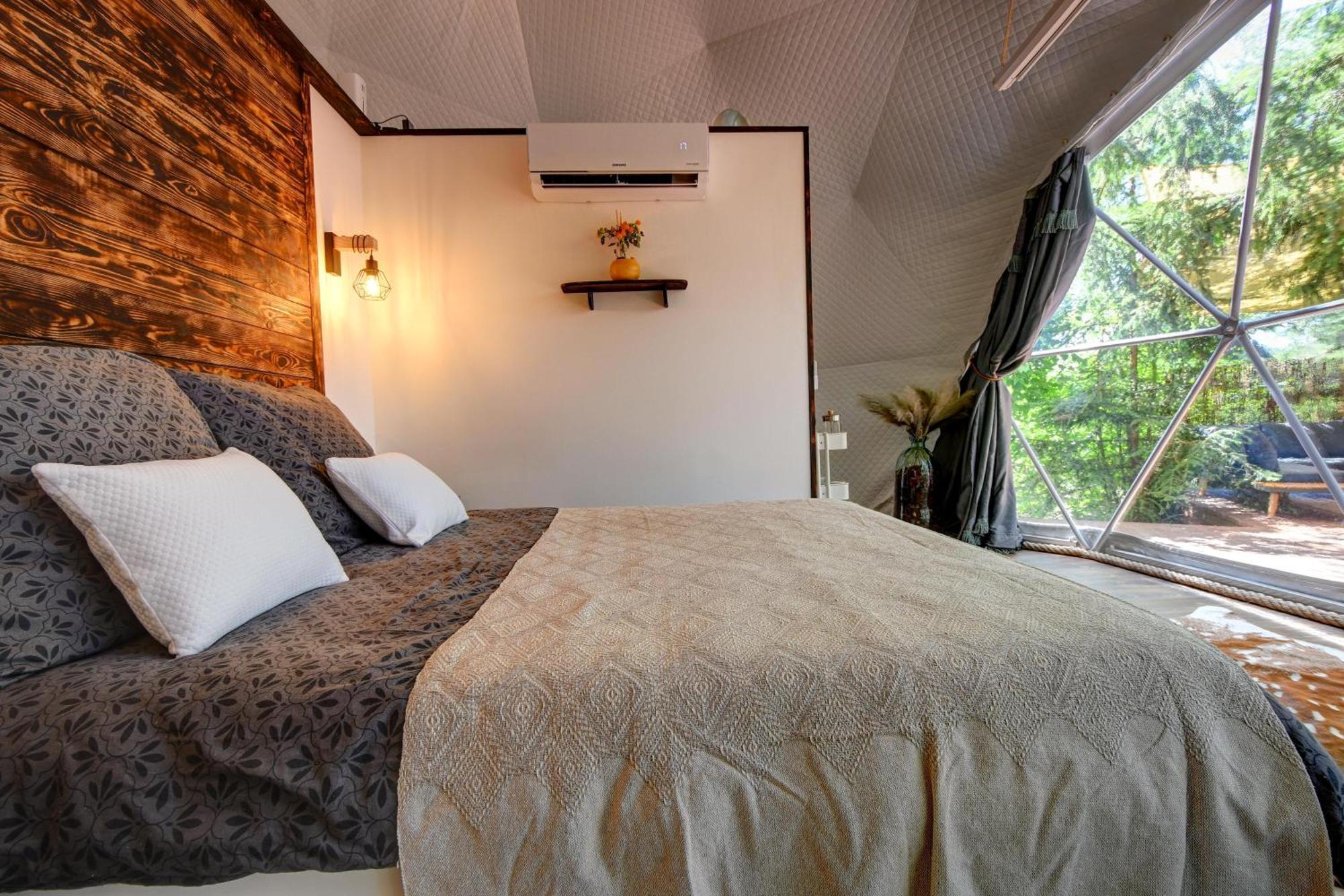 Tiche Misto Glamping Hotel Slapy Kültér fotó